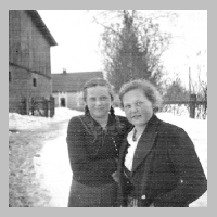 086-0002 Erika und Ursula Mielke 1940.- Sehr viel Schnee auf der Auffahrt zum Hof Wilhelm Mielke..jpg